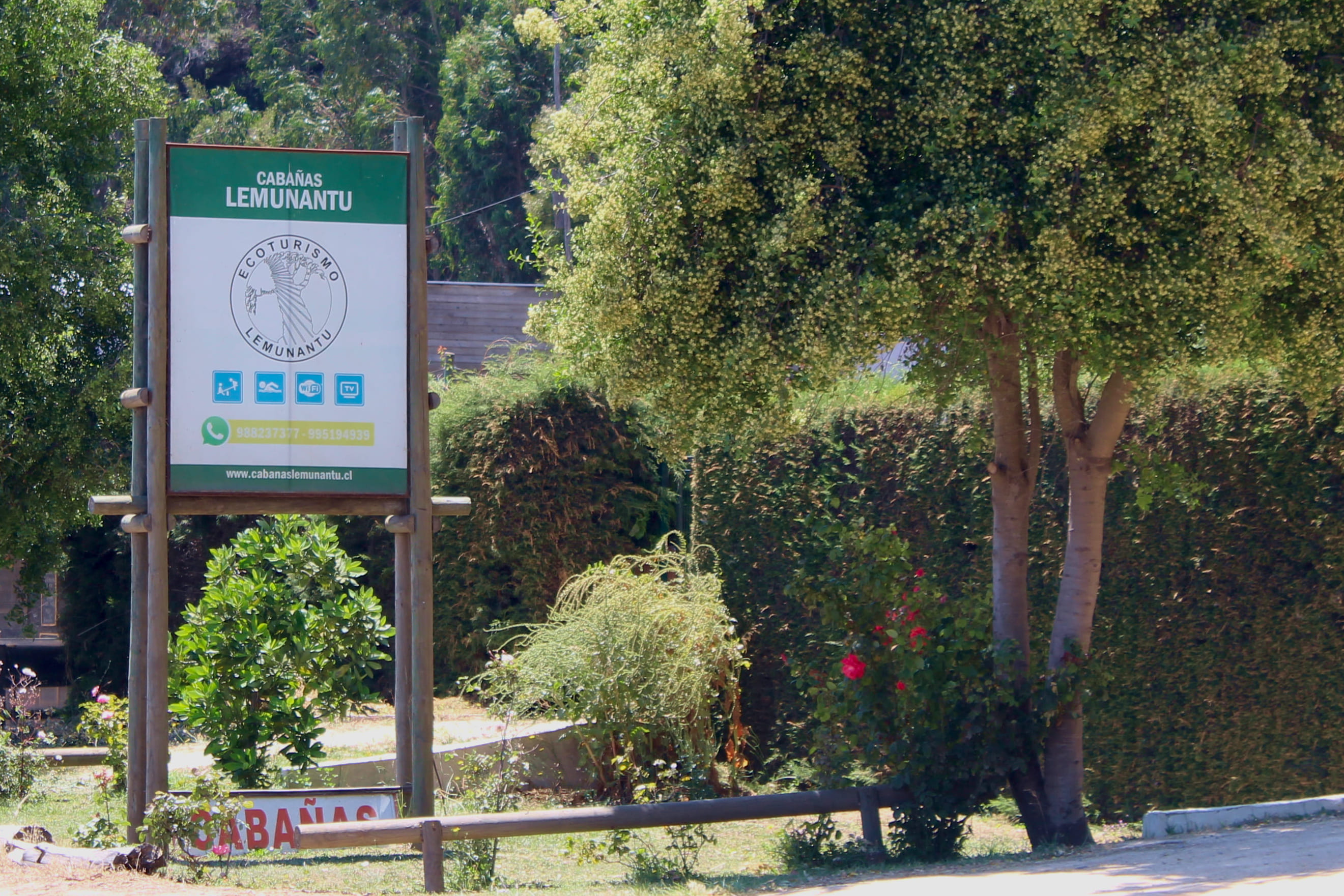 Vista de las cabañas desde la carretera